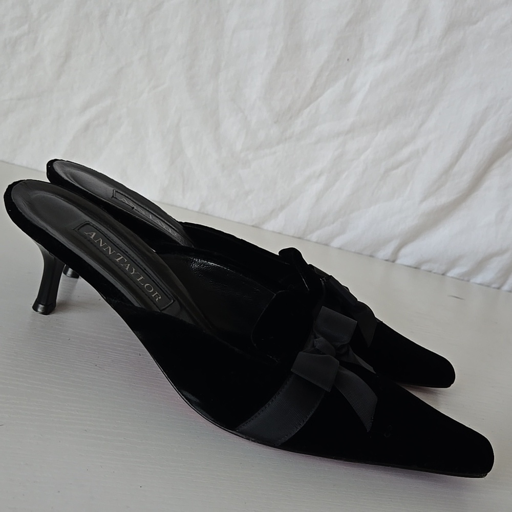 Ann Taylor Vintage Black Velvet Bow Kitten Heel Mules Made In ITALY Size 9M